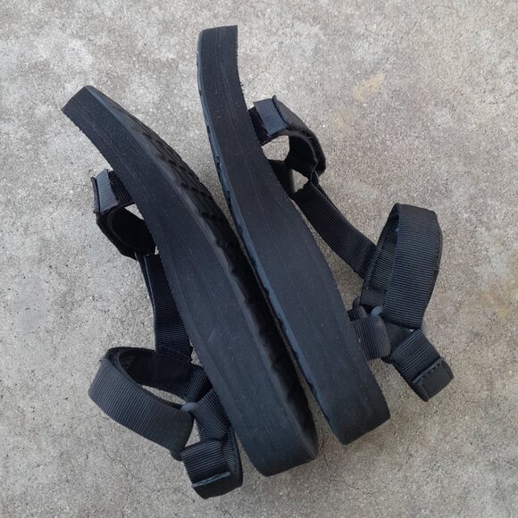 PREOWNED Teva Midform Universal Sandals Black Adjustable Straps Women's 7 - Picture 3 of 8